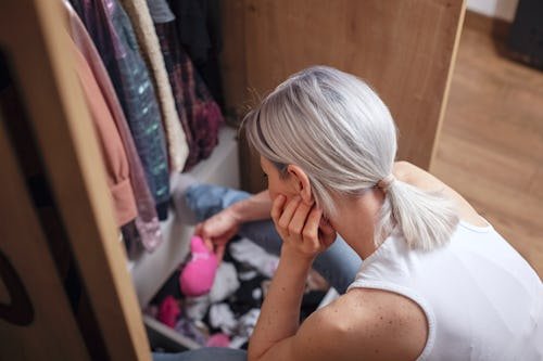 These January Decluttering Tasks Take Under 10 Minutes & Make A Huge Difference