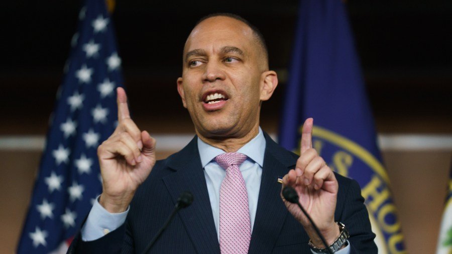 Jeffries blasts Trump’s Venezuela attack as ‘unprecedented’ fight to reward oil companies