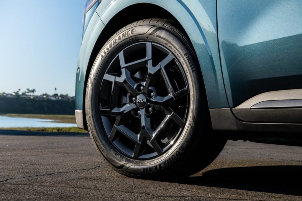 Kia’s Biggest Sales Surprises of 2025 Aren’t SUVs