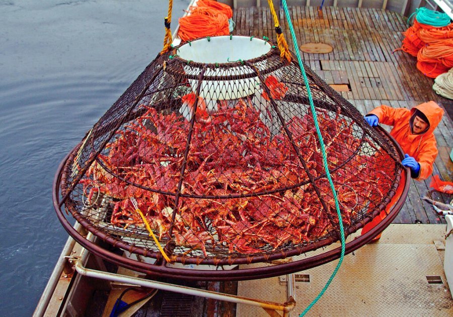 US law keeps fishermen on decades-old ships