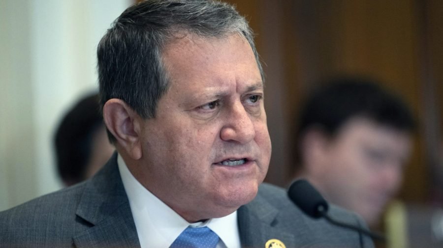House Democrats introduce discharge petition on stock trading ban