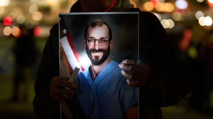 Video appears to show altercation between Alex Pretti and federal agents days before his death