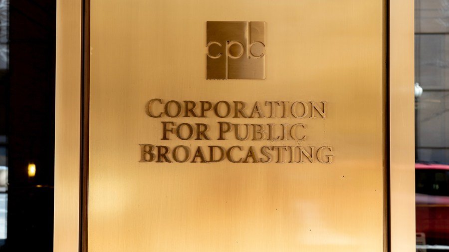 Corporation For Public Broadcasting votes to dissolve organization