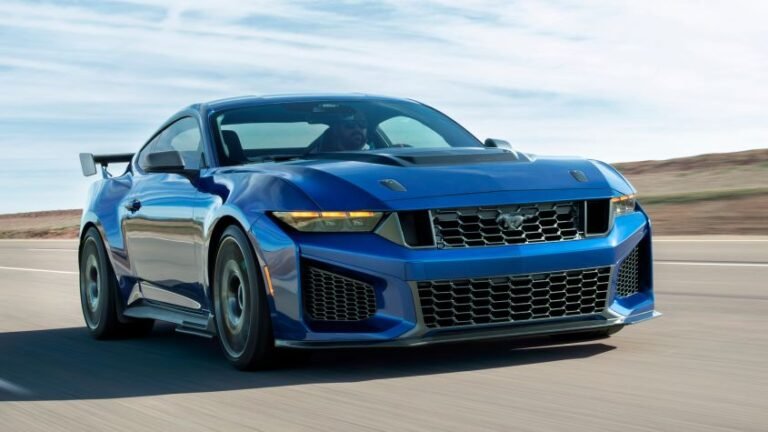 New Ford Mustang Dark Horse SC 2026 - pictures