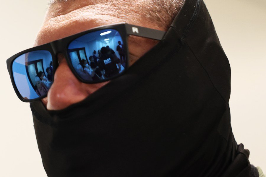 Do ICE officers really need to wear face masks?