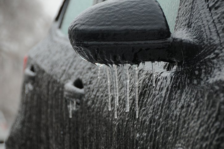 Remove these 10 items from your vehicle ahead of winter weather, experts say