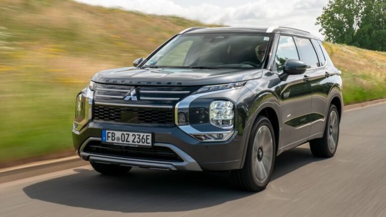 New Mitsubishi Outlander PHEV 2026 - pictures