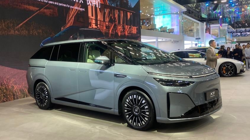 New XPeng X9 ditches pure-electric power for a ‘super range-extender’