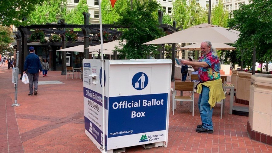 Judge dismisses DOJ bid to obtain Oregon voter rolls