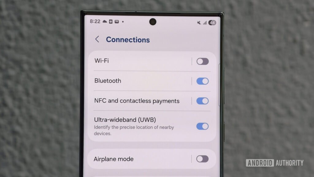 Is Samsung deliberately restricting third-party UWB tags on its phones?