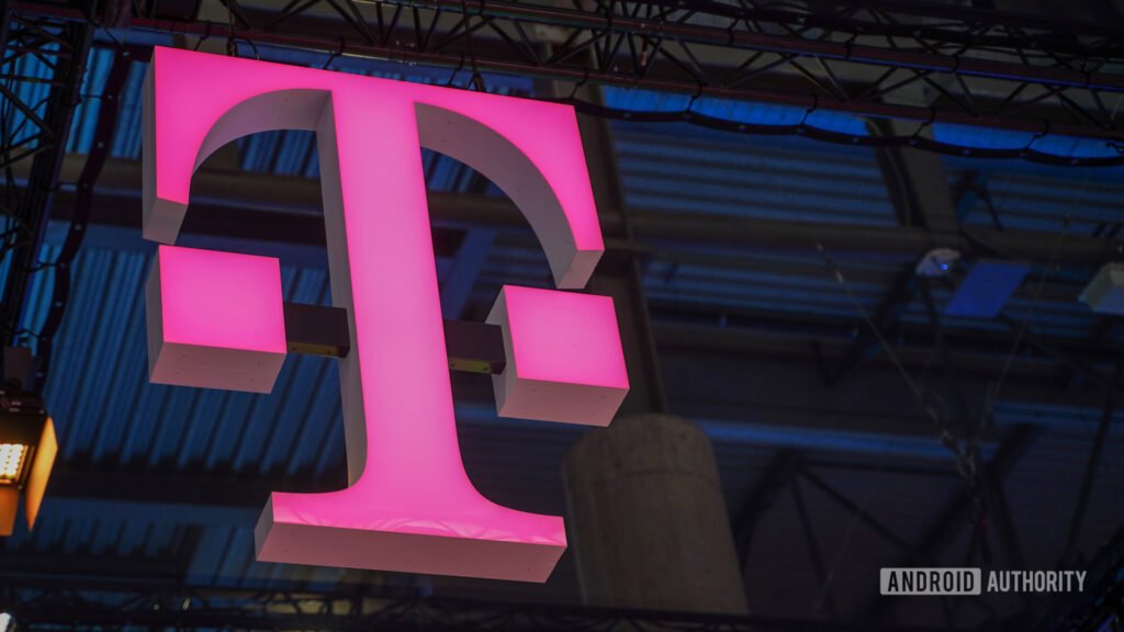 T-Mobile will soon start using holograms to sell you Samsung Galaxy devices