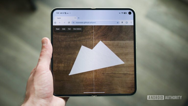 This clever origami game gives foldable phone owners a unique way to play