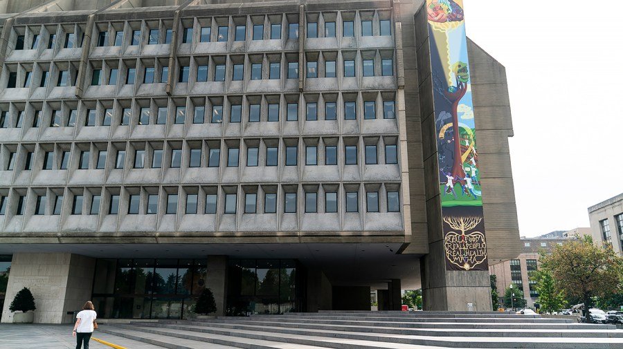 Healthcare group projects anti-RFK Jr. messages onto HHS building