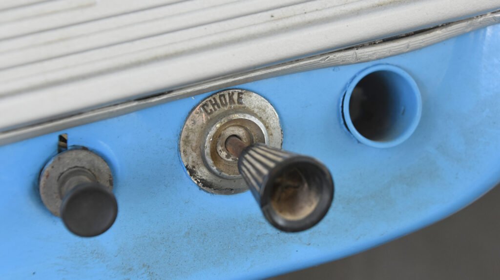 When Did Cars Stop Using Manual Chokes?