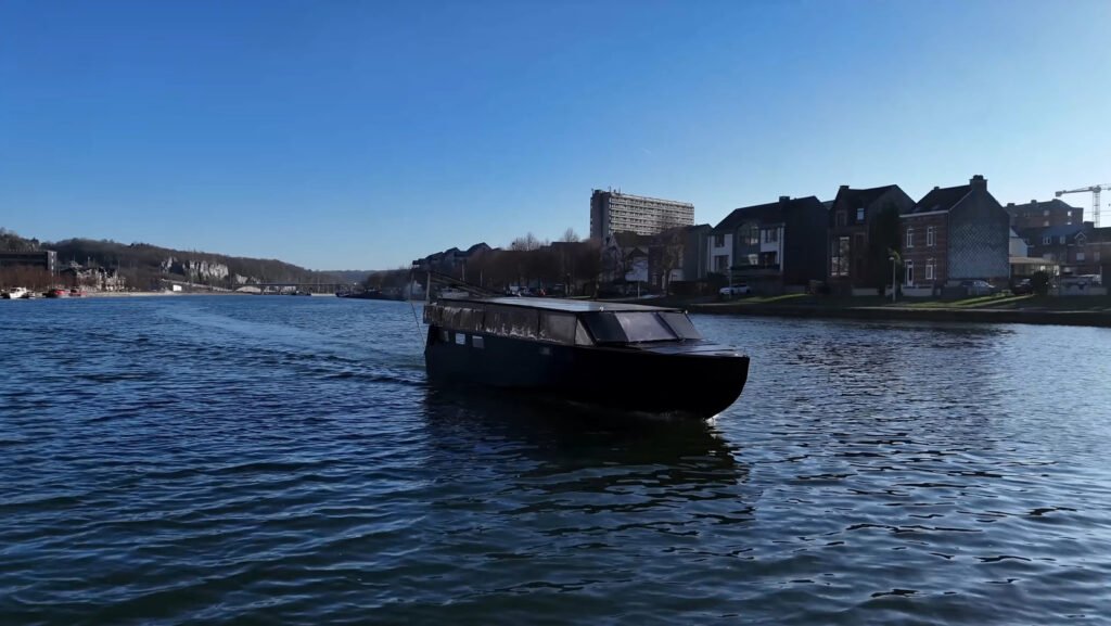 Man Spends 200 Days Building Solar-Powered Yacht That Can Travel Forever Without Fuel