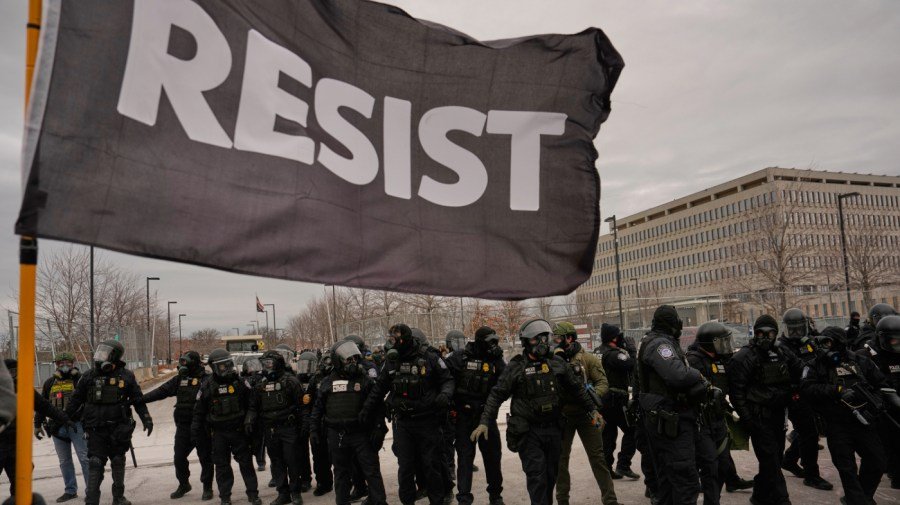 Appeals court temporarily lifts restrictions on ICE at Minnesota protests