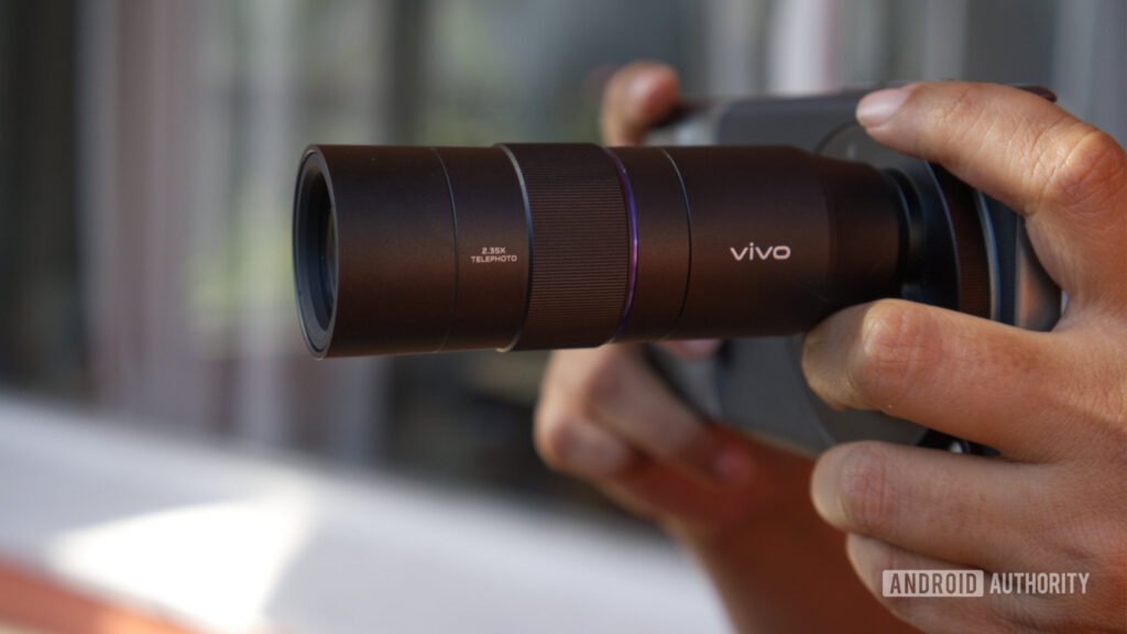 The next iPhone could use a telephoto extender to out-zoom Galaxy phones