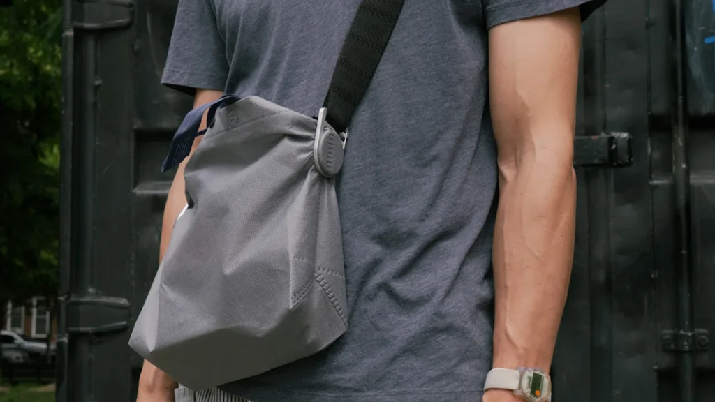 This genius clamp instantly transforms your tote into a crossbody bag