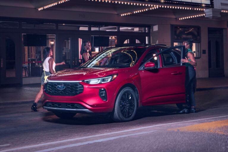 Ford Is Paying Escape Owners to Stay After Killing the Model