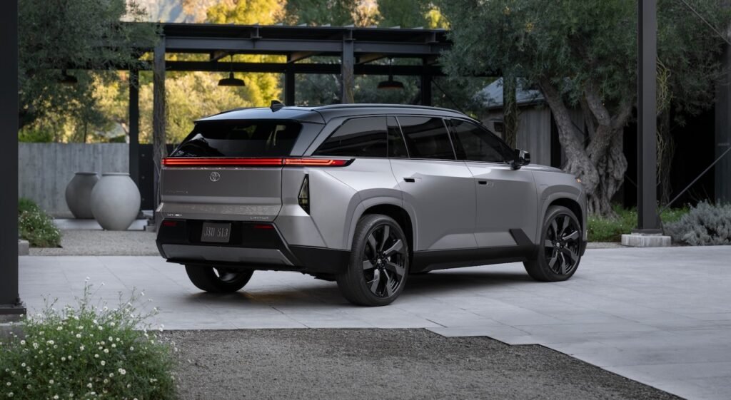 2027 Toyota Highlander Goes Electric With Up to 320 Miles of Range