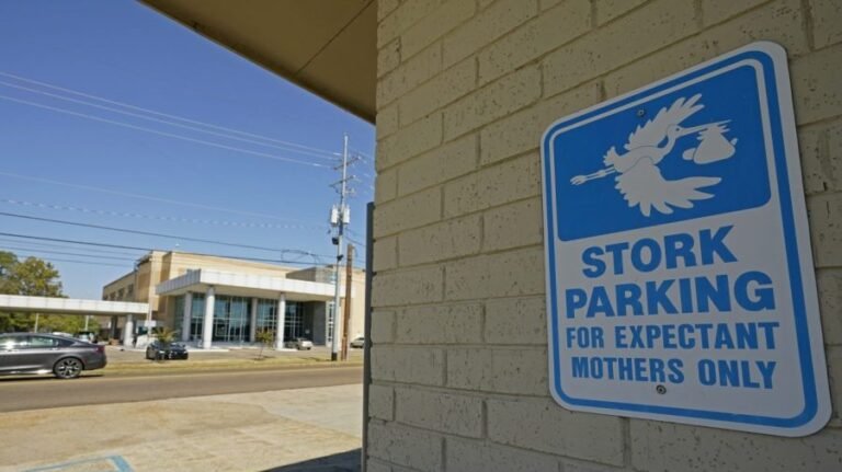 Leading OB/GYN organization recommends clinicians protect immigrants 