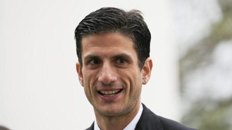 Schlossberg: Midterms 'last chance to stop Trump’