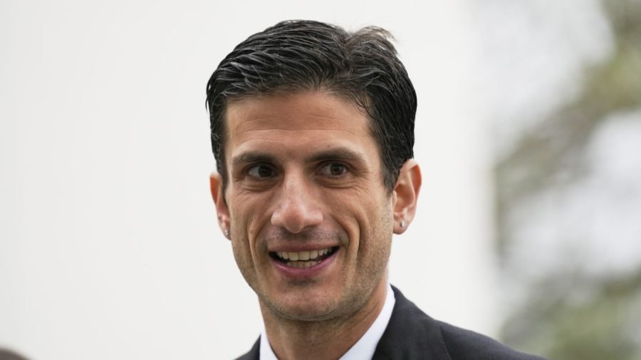 Schlossberg: Midterms 'last chance to stop Trump’