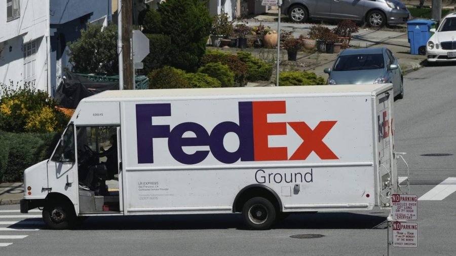 FedEx says it will return any refunds it gets from Trump tariffs to customers 
