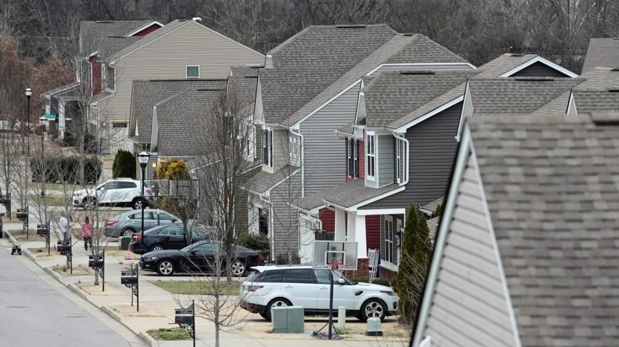 Mortgage rates drop to lowest level since 2022