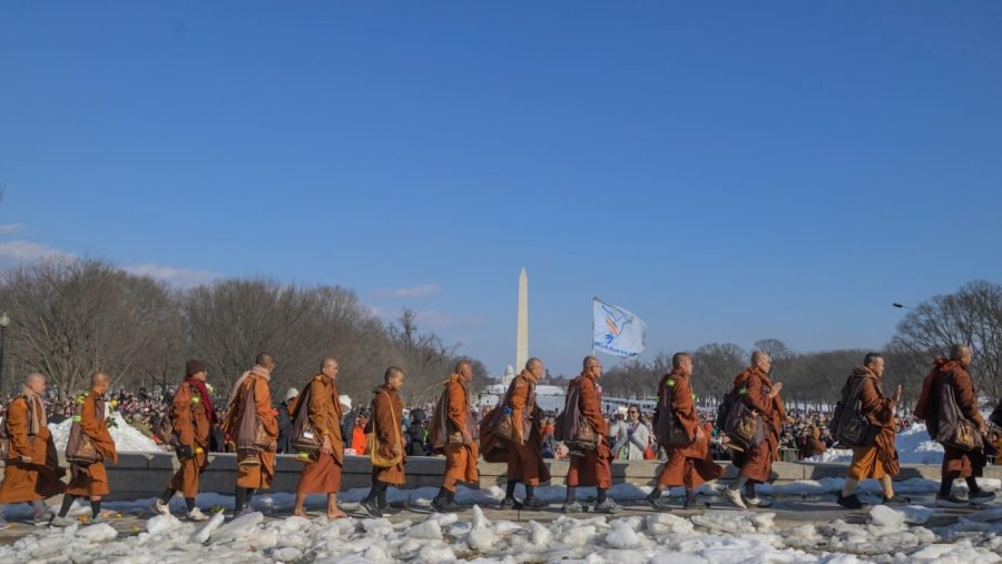 Buddhist Monks close out 'Walk for Peace' on National Mall 
