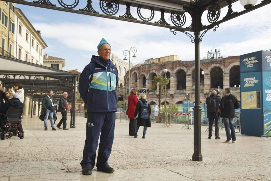 This 89-year-old 'King of the Volunteers' at the Olympics will star in the closing ceremony
