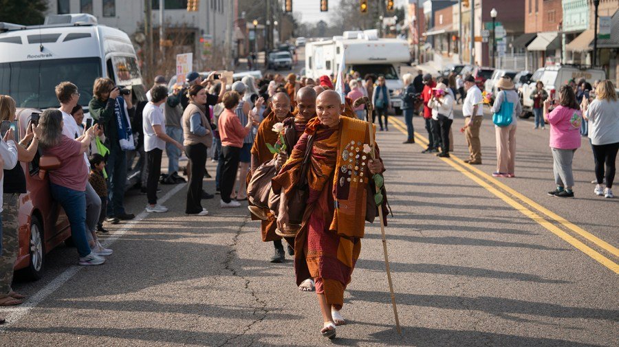 Monks to end ‘Walk for Peace’ this week after trip Thursday to Lincoln Memorial
