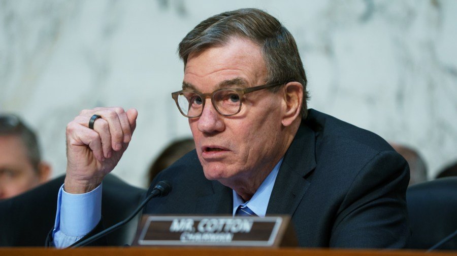 Warner questions whether Trump will interfere in 2026 midterms