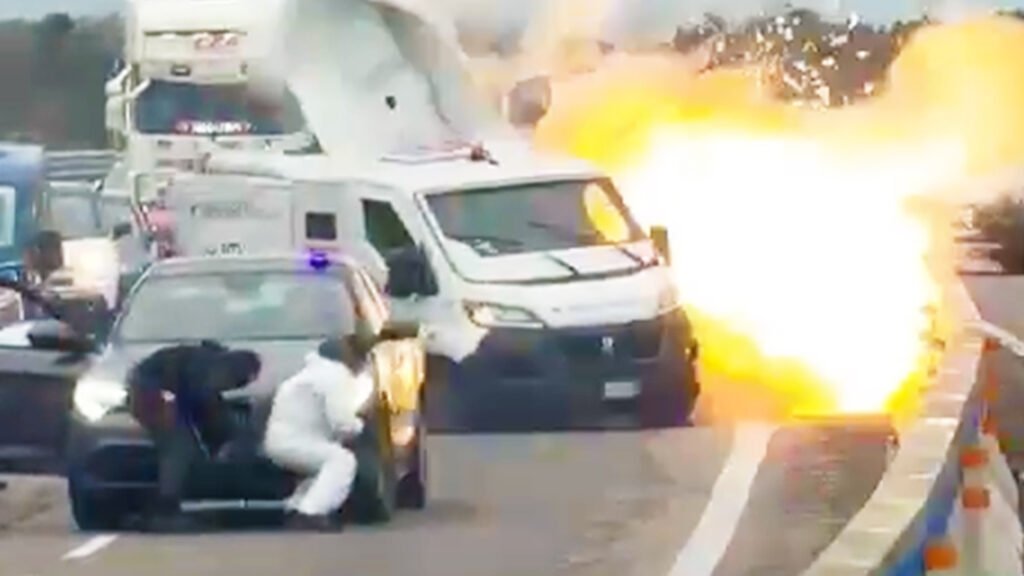 Fake Squad Car Blocks Traffic And Blows Up Armored Van In Broad Daylight