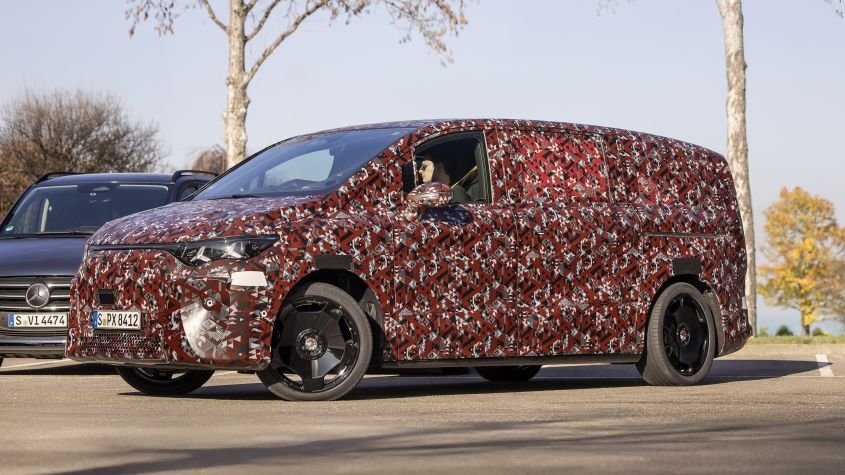 Game-changing Mercedes VLE is a £110k mobile boardroom that parks itself