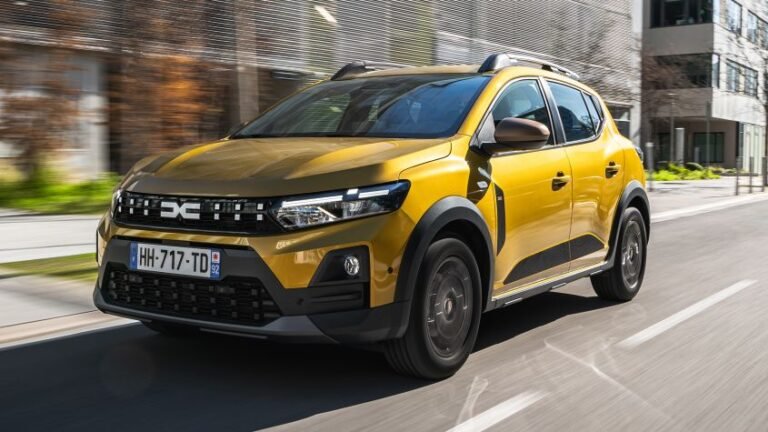 New 2026 Dacia Sandero Stepway hybrid - pictures