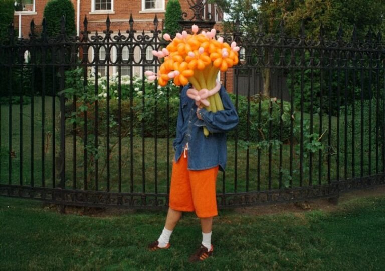 Take 5: Balloon Flowers, An Interactive Wall Sconce, Magazine-Land + More