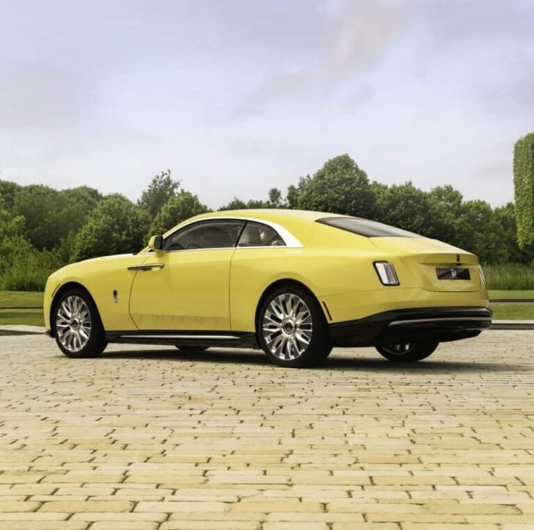 Rolls-Royce Will Offer Spectre Battery Replacements Beyond 2050