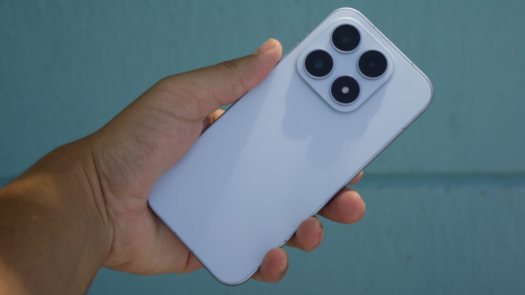 The Xiaomi 17 is the most iPhone-like Android phone I’ve used yet (and not in a good way)