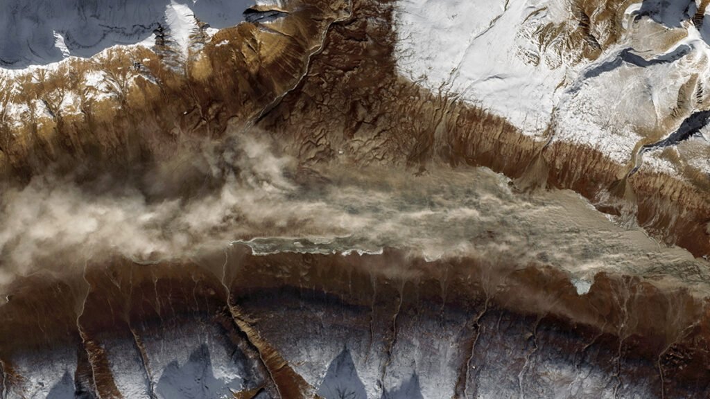 Greenland Dust Delivers Nutrients to Ice-Melting Algae