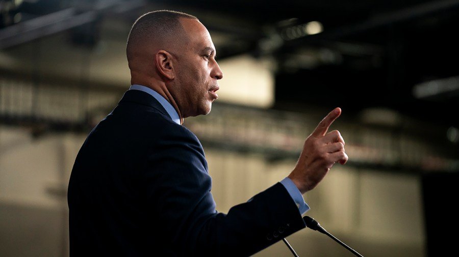Jeffries: Democrats ‘committed’ to forcing Iran war powers vote in wake of US strikes