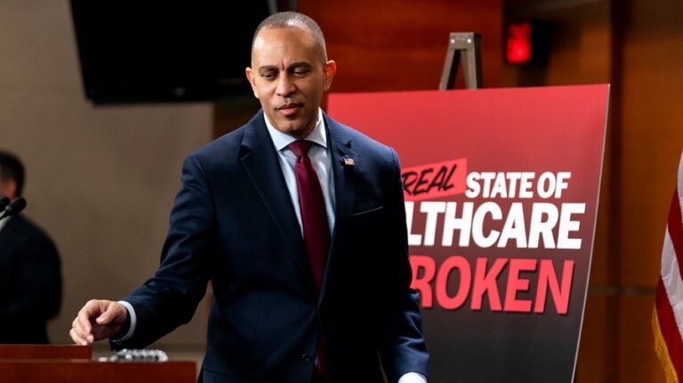 Jeffries: Supreme Court tariff ruling a 'crushing defeat for the wannabe King'