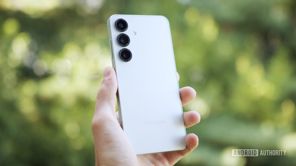 Samsung hypes up the Galaxy S26 with new camera experience teaser