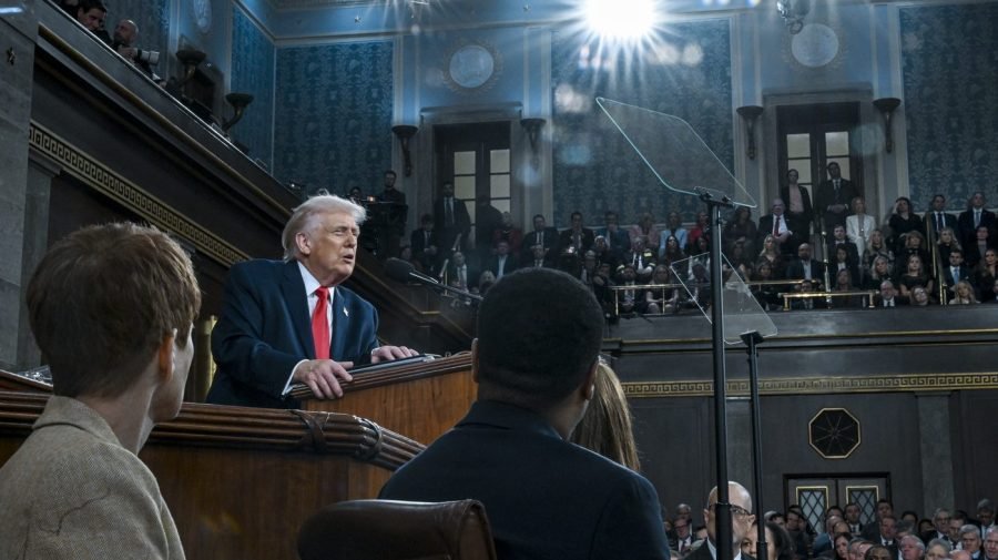 Trump jabs, taunts Democrats in marathon speech