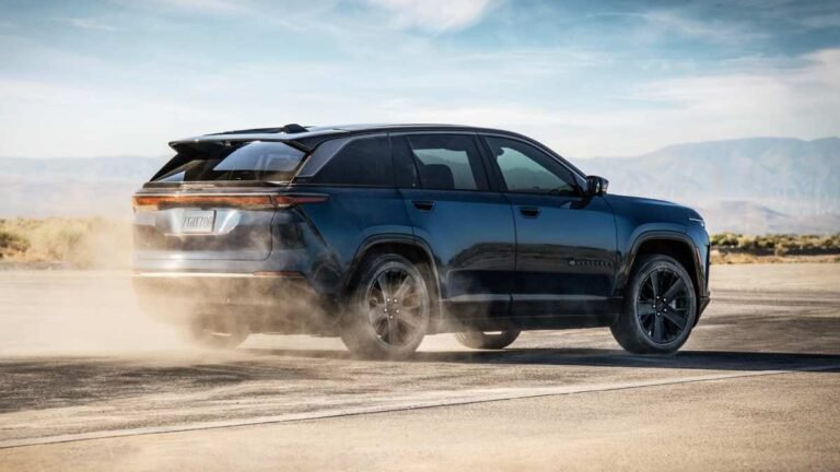 Driving Behind a Jeep Wagoneer S Might Not Be a Good Idea Right Now