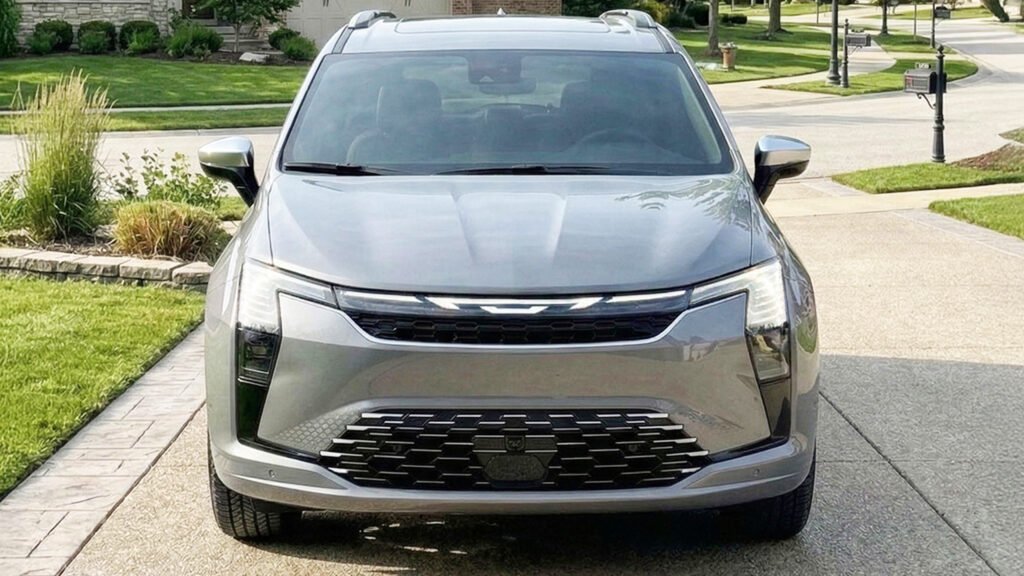 Chrysler Just Priced The 2027 Pacifica Facelift, And Buyers Might Like The News