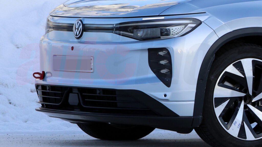 Volkswagen’s Electric Tiguan Keeps Pretending to Be an ID.4 in New Spy Photos
