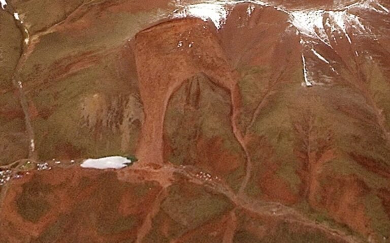 The unusual 1 June 2025 Dingqing landslide on the Tibetan Plateau