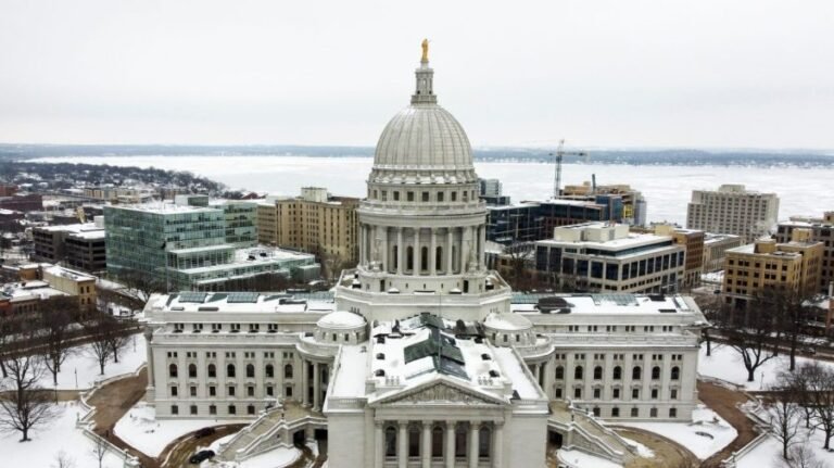 Judicial panel dismisses challenge to Wisconsin congressional map