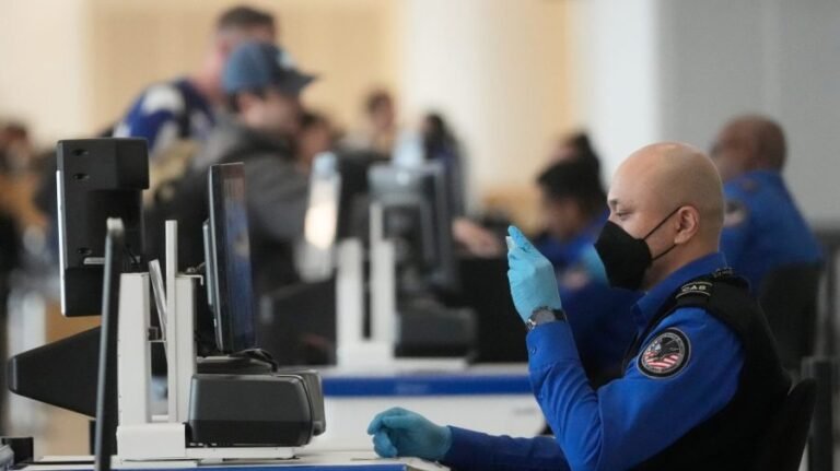 TSA workers asked to return $1K gift cards donated by Tyler Perry